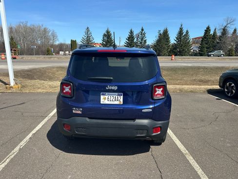 Used 2017 Jeep Renegade Latitude AWD/4WD image 4