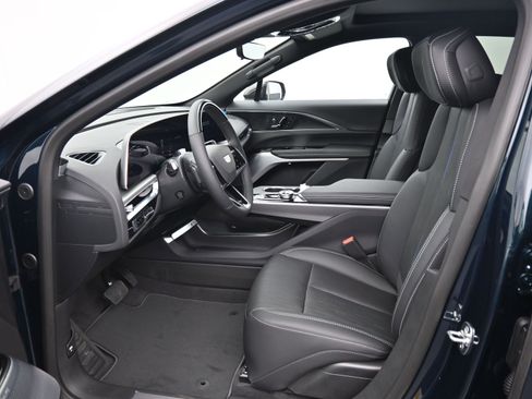 New 2025 Cadillac Lyriq Luxury image 11