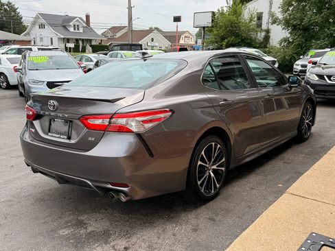 Used 2020 Toyota Camry SE FWD image 4