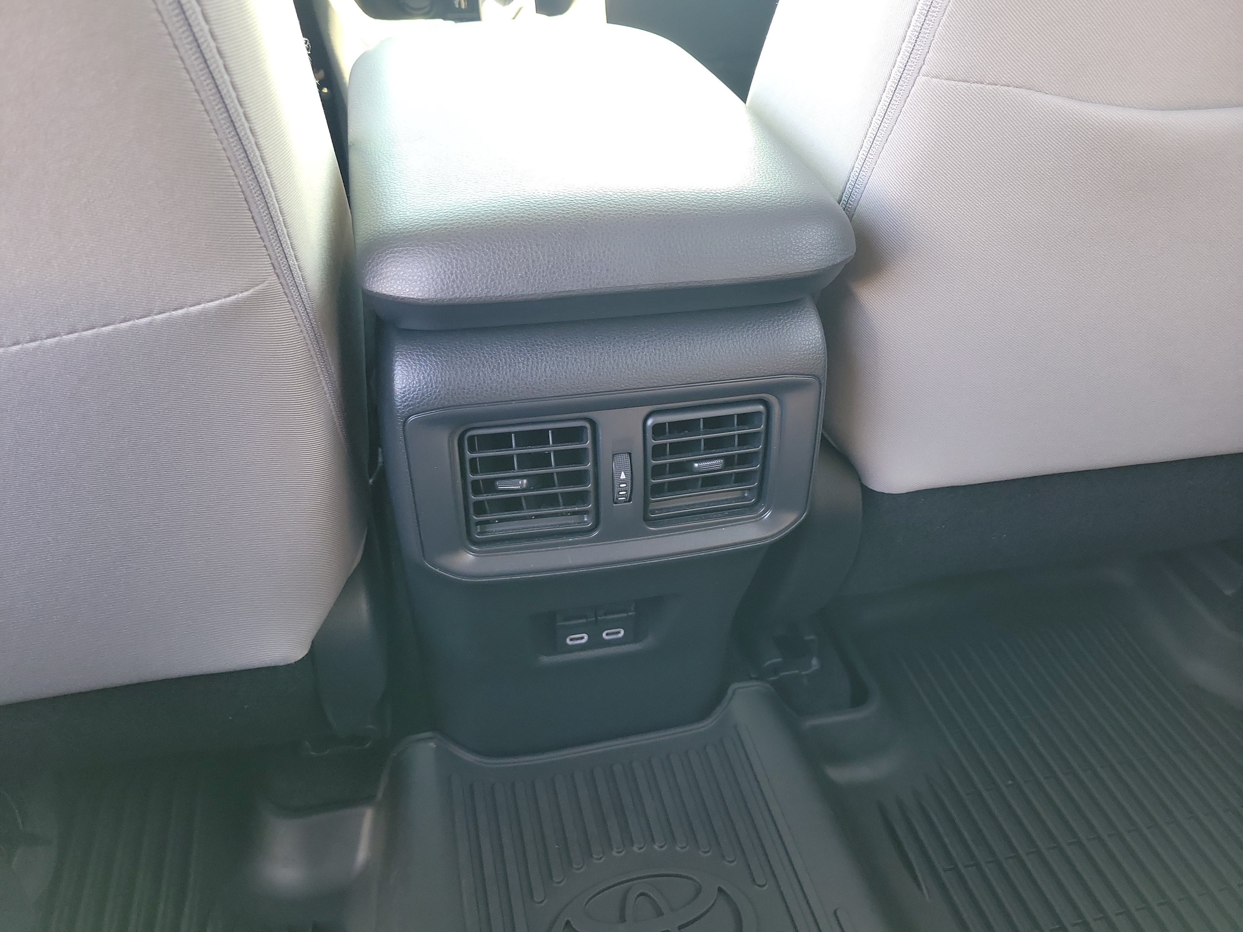 Used 2024 Toyota RAV4 XLE AWD/4WD image 14