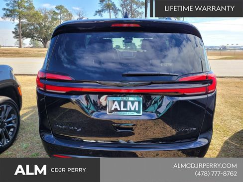 New 2026 Chrysler Pacifica Limited w/ Uconnect Theater Family Group image 10