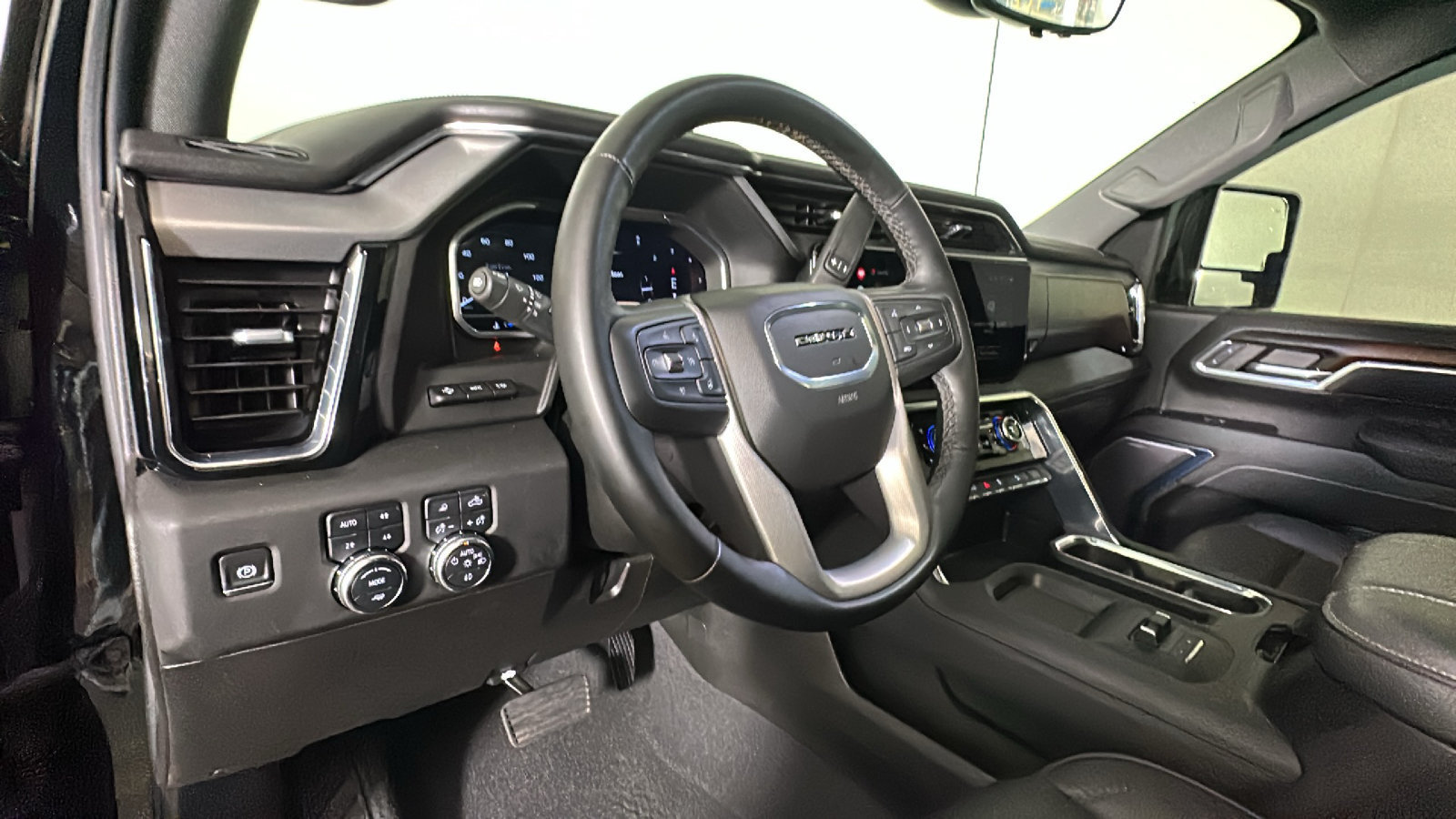 Used 2024 GMC Sierra 2500 Denali w/ Denali Reserve Package AWD/4WD image 17
