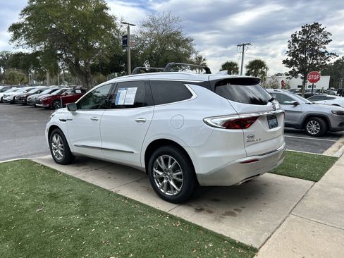 Used 2023 Buick Enclave Premium w/ Experience Buick Package image 9