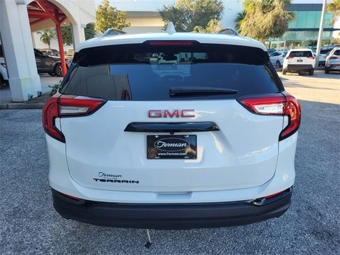 Used 2024 GMC Terrain SLE w/ Driver Convenience Package image 12