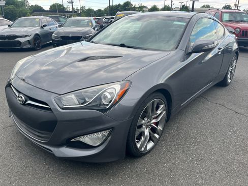 Used 2014 Hyundai Genesis 3.8 RWD image 3