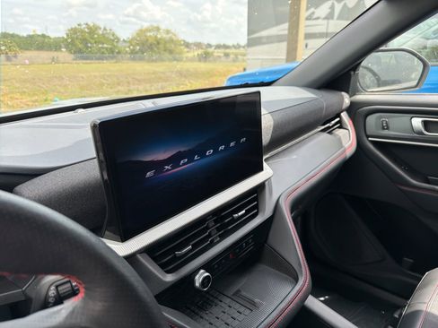 Used 2025 Ford Explorer ST-Line w/ Premium Package image 13