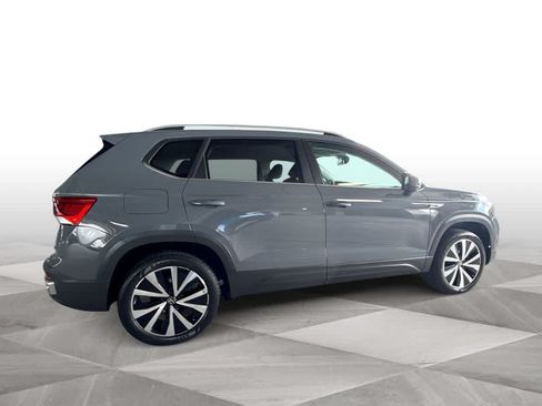 Certified 2023 Volkswagen Taos SE FWD image 9