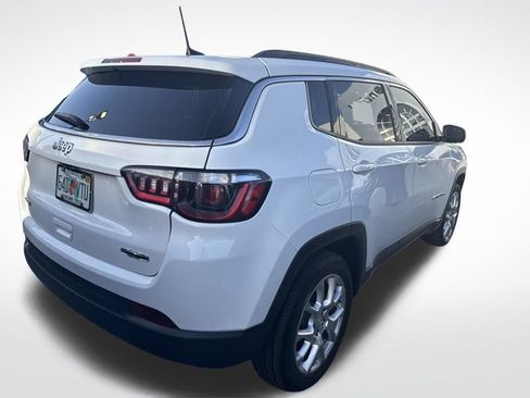 Used 2023 Jeep Compass Latitude AWD/4WD image 4