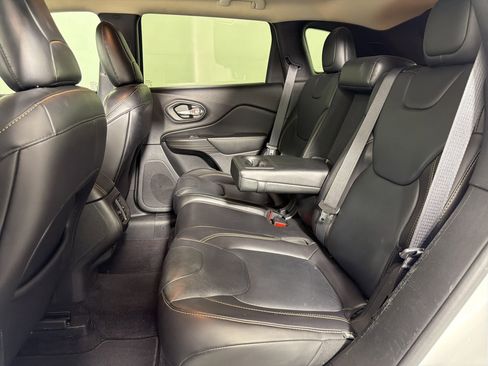 Used 2017 Jeep Cherokee Limited image 12