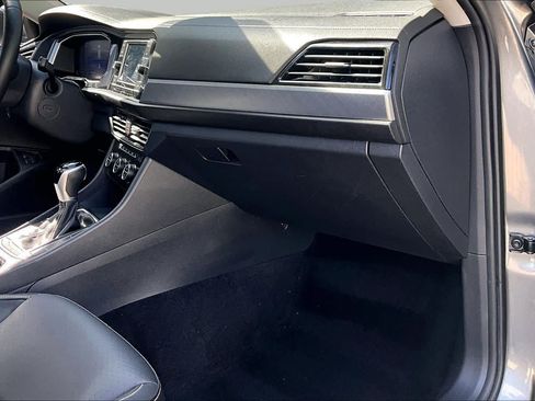 Used 2022 Volkswagen Jetta SE FWD image 18