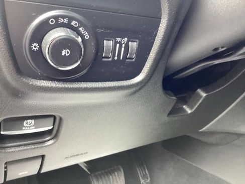 Certified 2023 Jeep Grand Cherokee Limited image 24