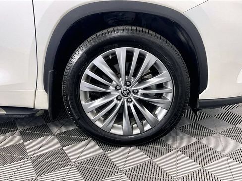 Used 2020 Toyota Highlander Platinum AWD/4WD image 10