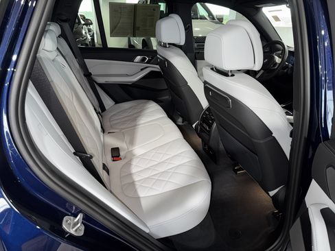 Used 2025 BMW X5 xDrive40i w/ M Sport Package AWD/4WD image 12