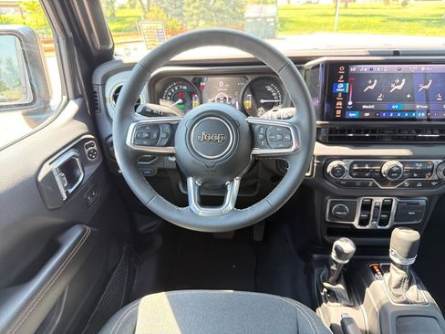 Used 2025 Jeep Wrangler Unlimited Sahara w/ Safety Group AWD/4WD image 20