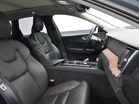 Used 2023 Volvo XC60 B5 Ultimate w/ Climate Package FWD image 35