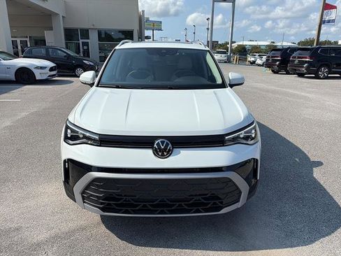 New 2025 Volkswagen Taos SE image 2