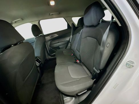 Used 2025 Kia Sportage LX image 28