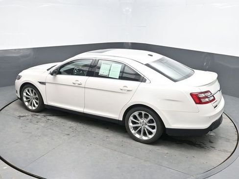 Used 2018 Ford Taurus Limited AWD/4WD image 30