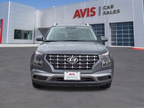 Used 2025 Hyundai Venue SEL FWD image 2