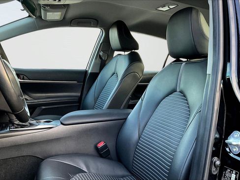 Used 2024 Toyota Camry SE image 14