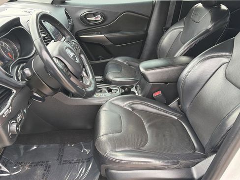 Used 2019 Jeep Cherokee Limited image 12