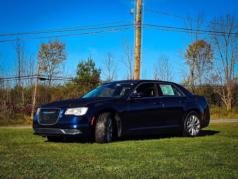 Used 2016 Chrysler 300 Limited image 8