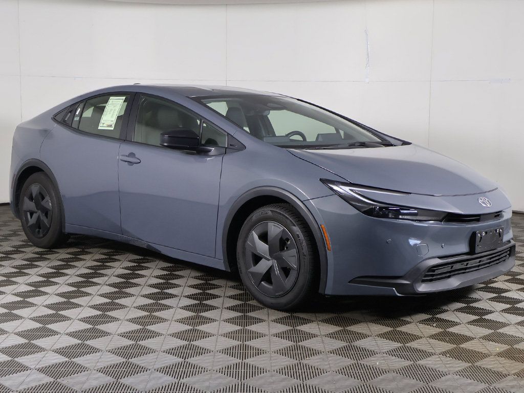 Used 2025 Toyota Prius LE FWD image 2