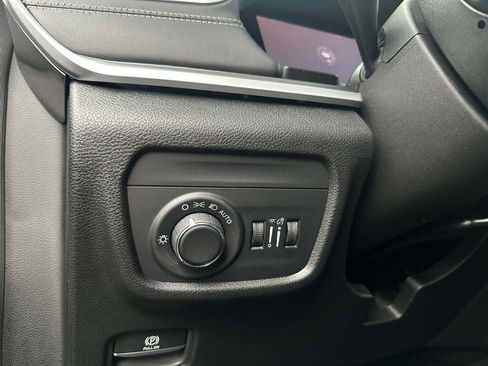 New 2025 Jeep Grand Cherokee Altitude image 26