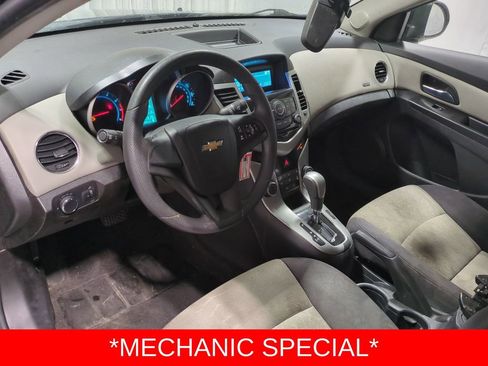 Used 2014 Chevrolet Cruze LS image 10