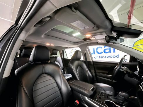 Used 2023 Toyota Highlander XLE image 23