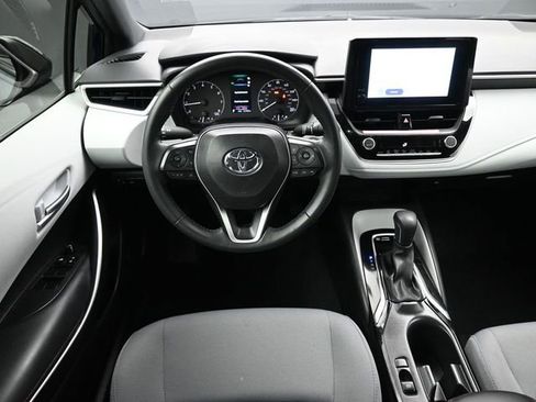 Used 2025 Toyota Corolla SE FWD image 9