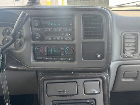 Used 2004 GMC Yukon XL Denali AWD/4WD image 13