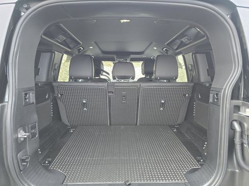 New 2026 Land Rover Defender 110 X-Dynamic SE image 30
