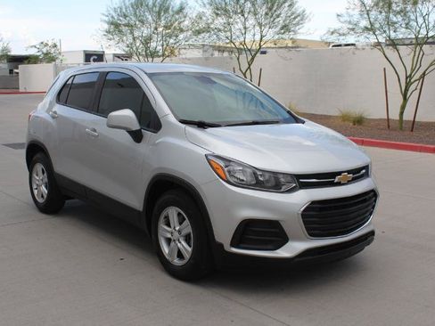 Used 2022 Chevrolet Trax LS w/ Tint and Cruise Package FWD image 3