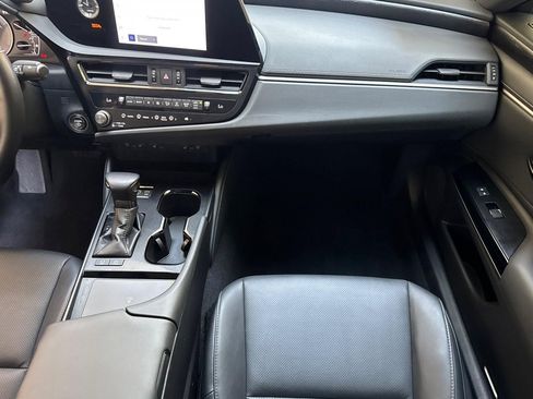 Used 2025 Lexus ES 300h w/ Premium Package FWD image 29