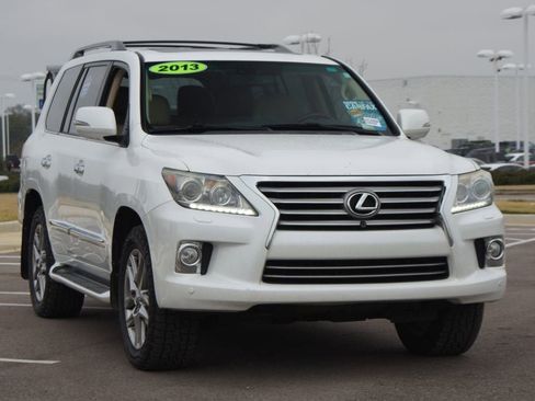 Used 2013 Lexus LX 570 4WD image 2