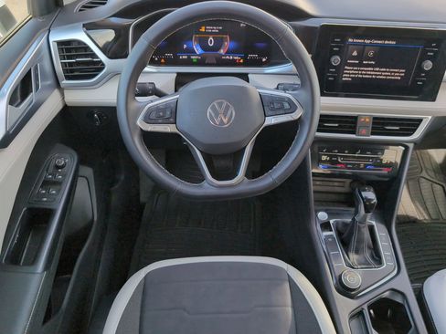 Used 2025 Volkswagen Taos SE image 13