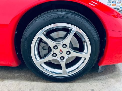 Used 2004 Chevrolet Corvette Coupe w/ Preferred Equipment Group RWD image 12