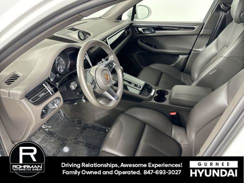 Used 2023 Porsche Macan AWD/4WD image 4