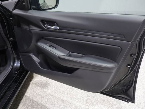 Used 2024 Nissan Altima 2.5 SV FWD image 24