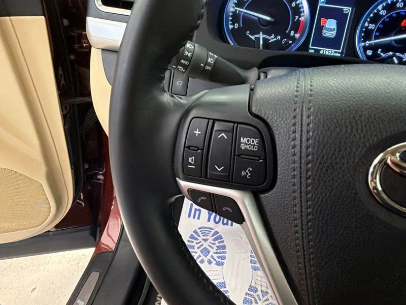 Used 2017 Toyota Highlander Limited AWD/4WD image 26