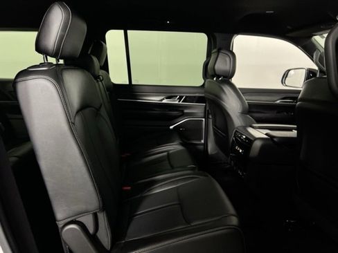 Used 2023 Jeep Wagoneer L Series III w/ Preferred Equipment Group image 18