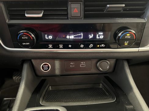 Used 2023 Nissan Rogue SV image 18