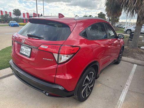 Used 2019 Honda HR-V Sport image 3