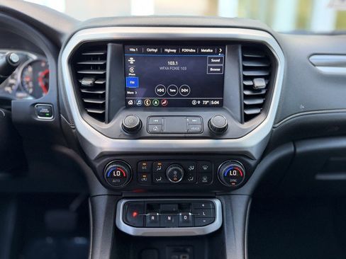 Used 2022 GMC Acadia SLT w/ Elevation Edition image 18