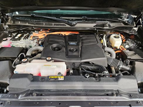 Certified 2025 Toyota Sequoia SR5 image 19