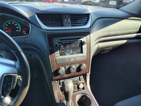 Used 2017 Chevrolet Traverse LT w/ Style and Technology Package image 21