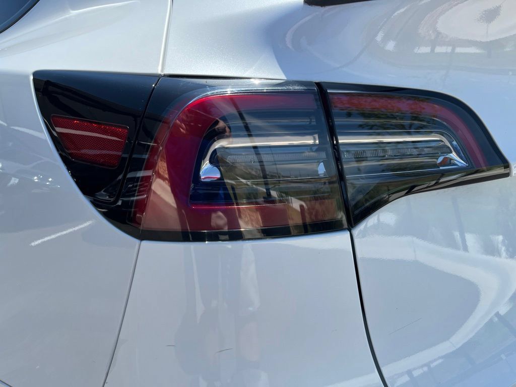Used 2022 Tesla Model Y Performance AWD/4WD image 7