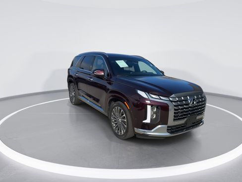 Used 2024 Hyundai Palisade Calligraphy image 2