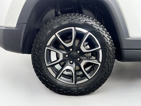 Used 2024 Jeep Compass Trailhawk image 32